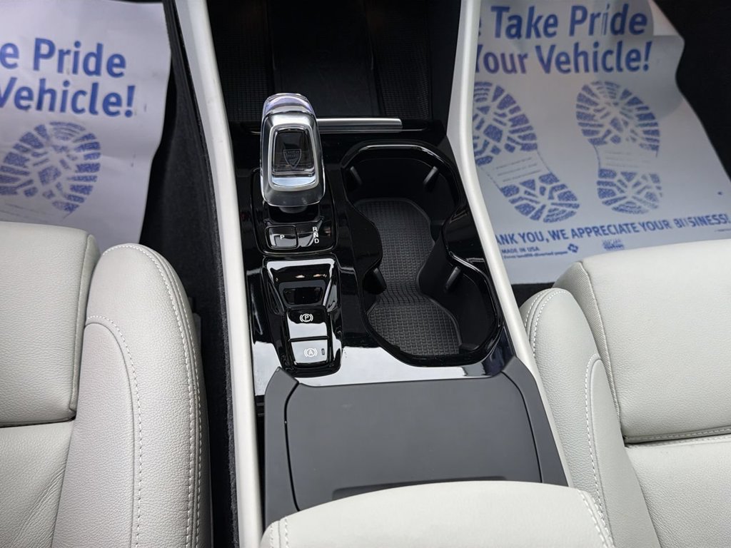 Certified 2024 Volvo XC40 B5 Plus w/ Climate Package AWD/4WD image 22