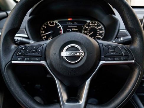 Used 2023 Nissan Altima 2.5 SV image 11