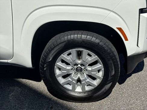 Used 2023 Nissan Frontier SV AWD/4WD image 9