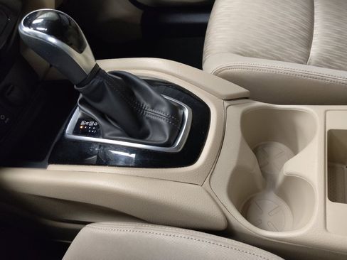 Used 2017 Nissan Rogue S image 26