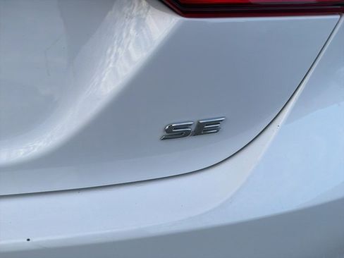 Used 2024 Toyota Camry SE image 34