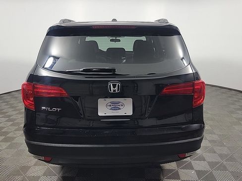Certified 2017 Honda Pilot EX image 5