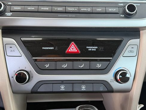 Used 2017 Hyundai Elantra SE FWD image 14