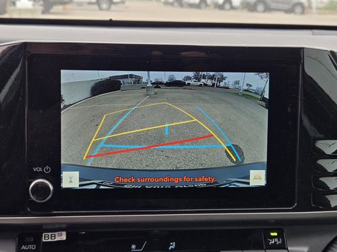 Used 2025 Toyota Camry SE image 18