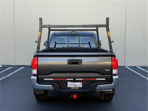 Used 2017 Toyota Tacoma SR5 w/ Tow Package RWD image 6