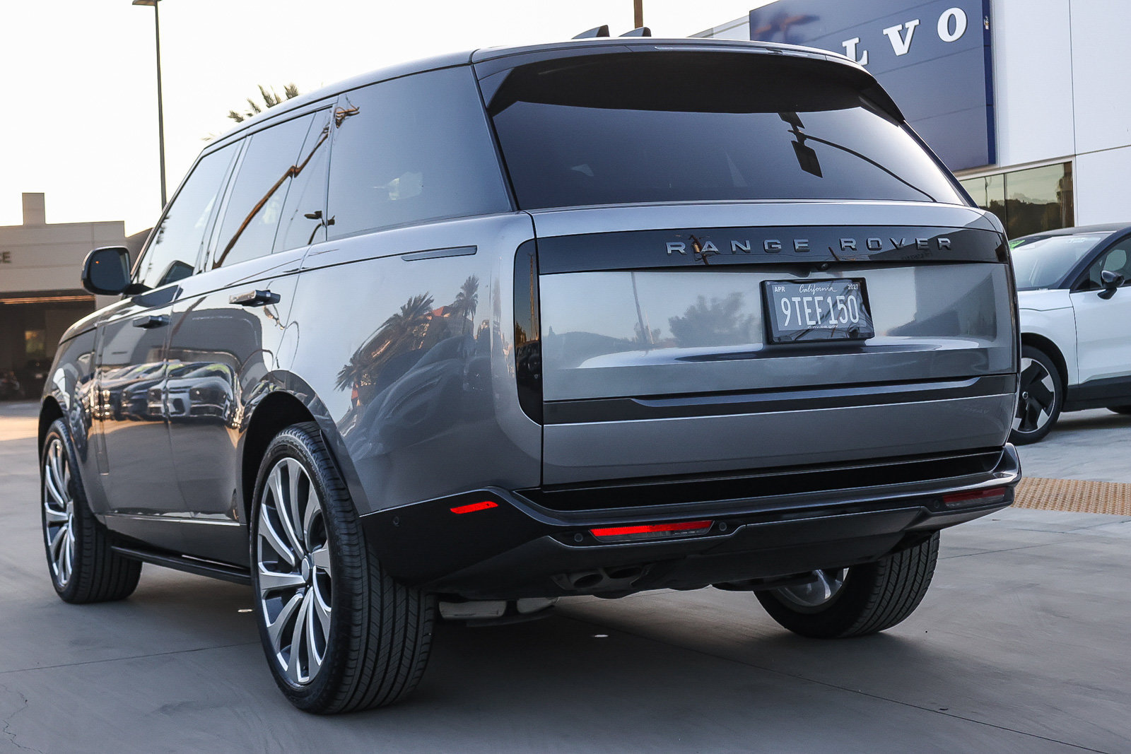 Certified 2025 Land Rover Range Rover SE AWD/4WD image 7