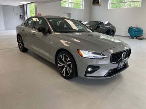 Certified 2024 Volvo S60 B5 Core image 1