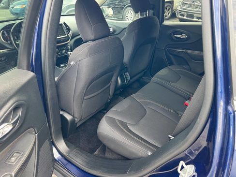 Used 2016 Jeep Cherokee Latitude w/ Cold Weather Group AWD/4WD image 22