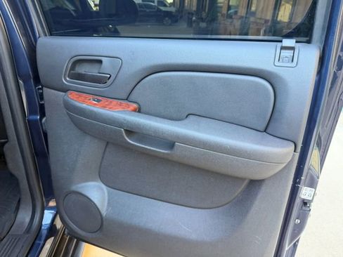 Used 2010 Chevrolet Avalanche LT w/ Regional Value Package image 35