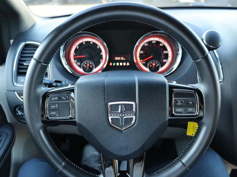 Used 2017 Dodge Grand Caravan SXT image 5