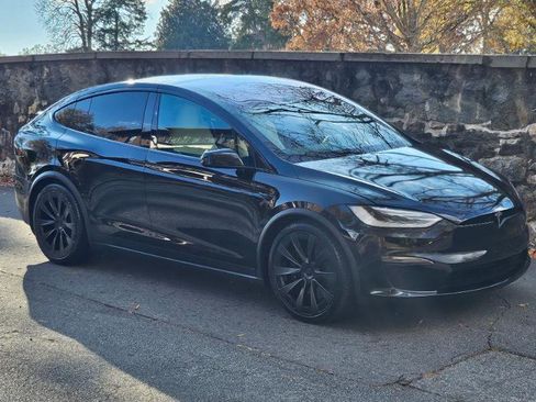 Used 2022 Tesla Model X Plaid image 12