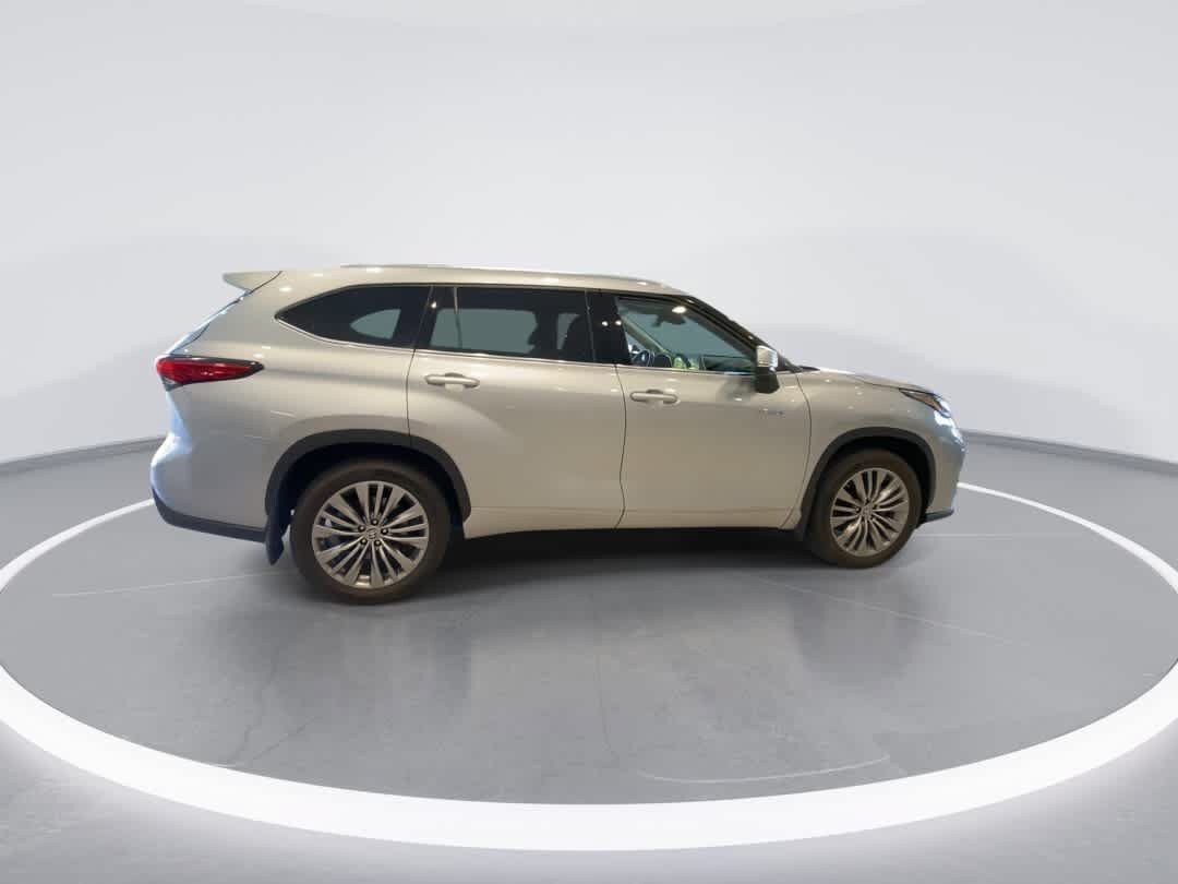 Used 2021 Toyota Highlander Platinum AWD/4WD image 9