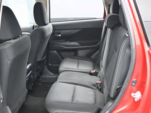 Used 2018 Mitsubishi Outlander ES image 10