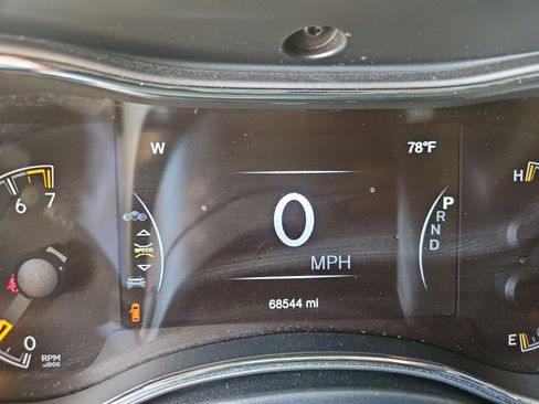 Used 2019 Jeep Grand Cherokee Laredo image 11