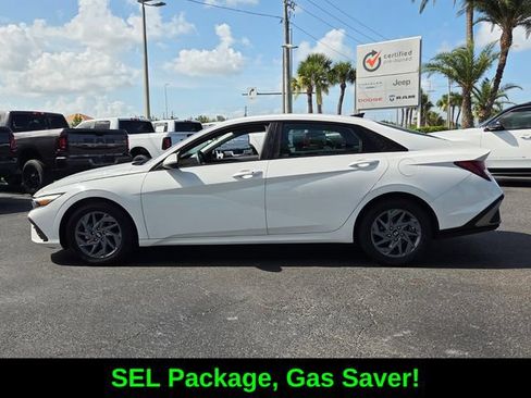 Used 2024 Hyundai Elantra SEL FWD image 4