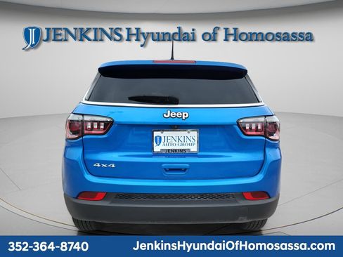 Used 2024 Jeep Compass Sport image 4