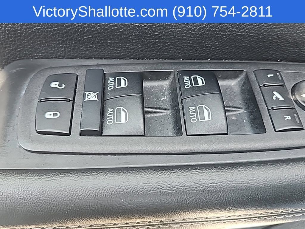 Used 2025 Chrysler Pacifica Limited FWD image 22