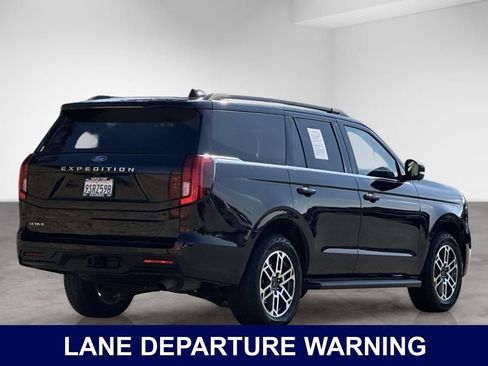 Used 2025 Ford Expedition Active AWD/4WD image 5