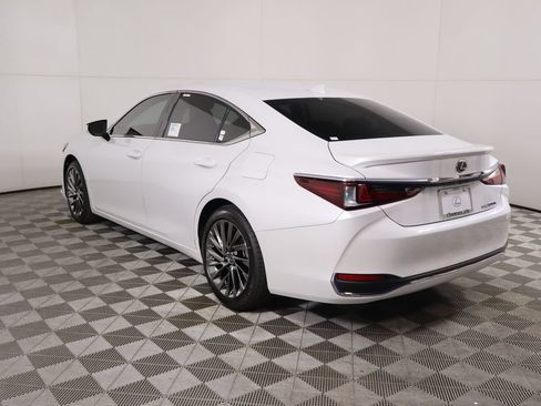 Used 2025 Lexus ES 300h w/ Accessory Package (Z1) FWD image 7