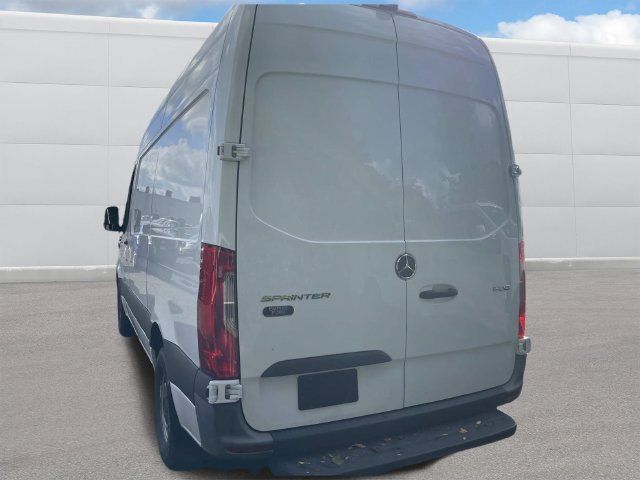 Used 2023 Mercedes-Benz Sprinter 1500 image 3