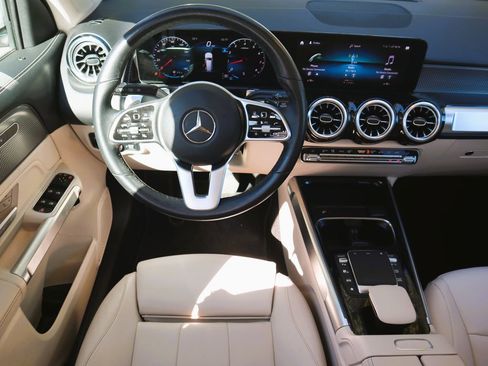 Certified 2022 Mercedes-Benz GLB 250 4MATIC w/ Premium Package Lite image 10