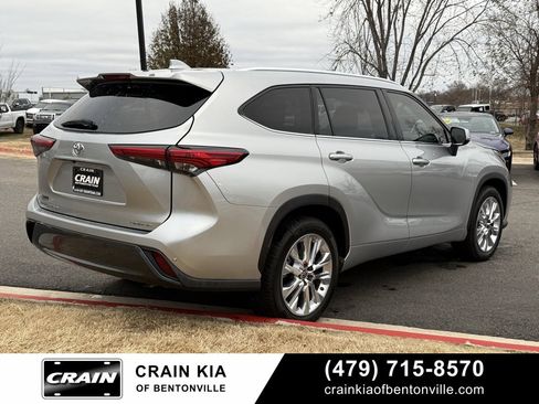 Used 2020 Toyota Highlander Limited image 8