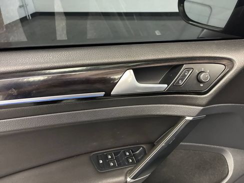 Used 2016 Volkswagen Golf R 4-Door AWD/4WD image 10