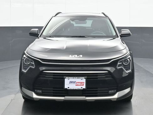 Used 2023 Kia Niro SX image 1