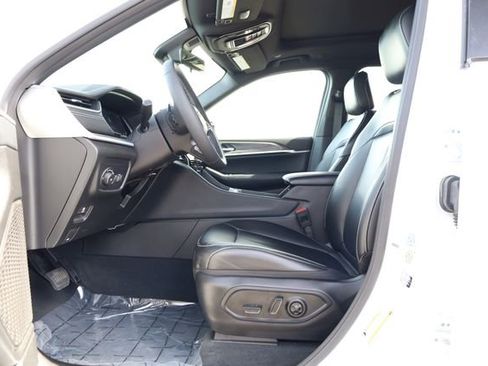 Certified 2025 Jeep Grand Cherokee L Limited w/ Black Appearance Package image 11