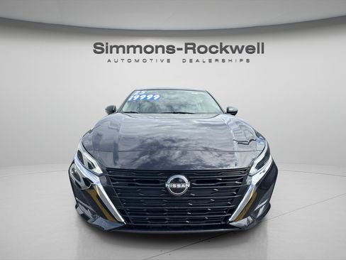 Used 2025 Nissan Altima 2.5 SV FWD image 6