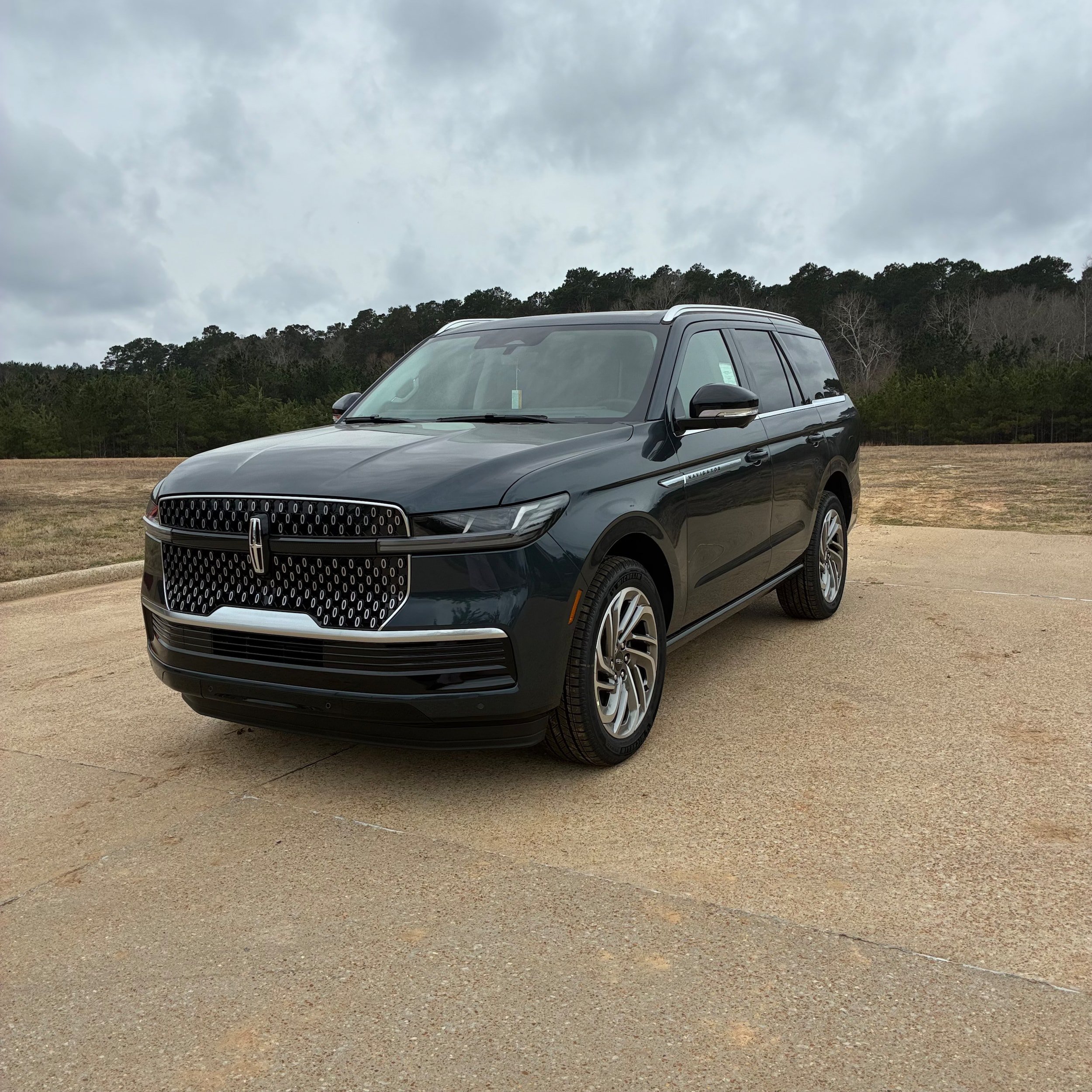 New 2025 Lincoln Navigator Reserve AWD/4WD image 1