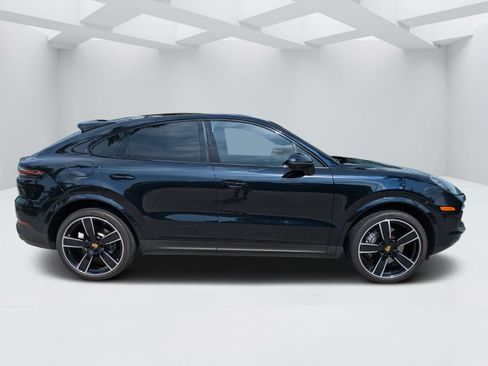 Used 2022 Porsche Cayenne Coupe AWD/4WD image 2