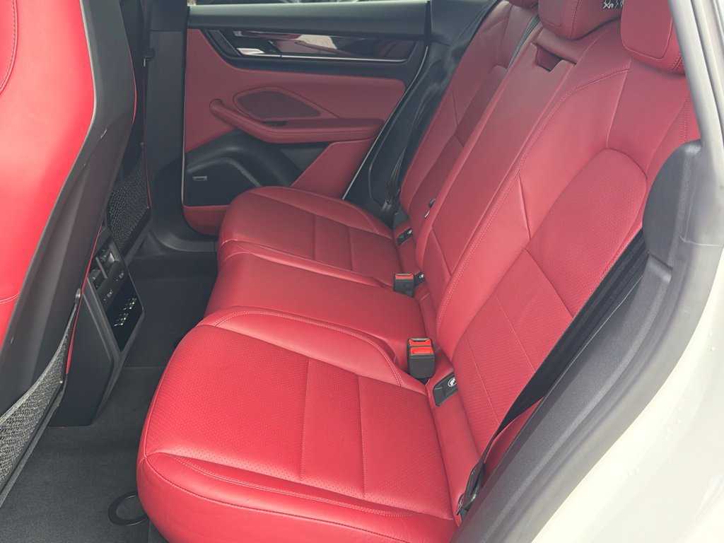 Used 2024 Porsche Macan 4 Electric AWD/4WD image 33
