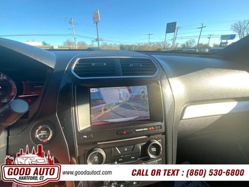 Used 2017 Ford Explorer XLT w/ Equipment Group 202A image 10