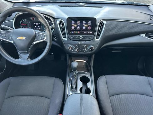 Used 2025 Chevrolet Malibu LT FWD image 3