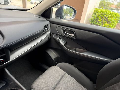 Used 2025 Nissan Rogue SV FWD image 31