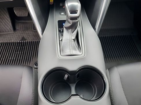 Used 2024 Toyota Venza LE image 40