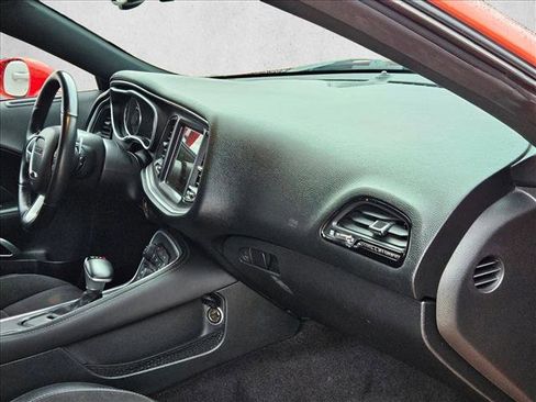Used 2016 Dodge Challenger R/T Scat Pack w/ Leather Interior Group RWD image 19