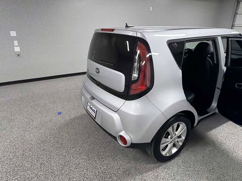 Used 2016 Kia Soul ! FWD image 25