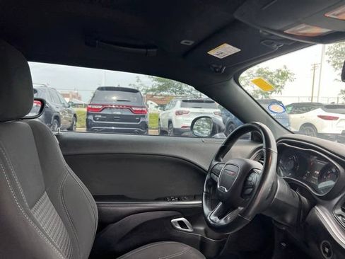 Used 2018 Dodge Challenger R/T w/ Driver Convenience Group RWD image 32