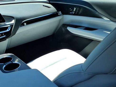 Certified 2024 Cadillac Lyriq Luxury AWD/4WD image 10