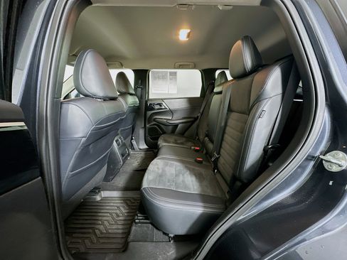Used 2024 Mitsubishi Outlander SE image 27