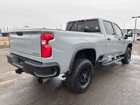 Used 2024 Chevrolet Silverado 2500 ZR2 w/ Technology Package image 3