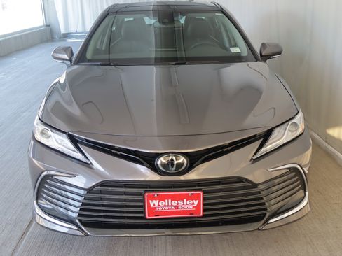 Used 2023 Toyota Camry XLE w/ Cold Weather Package image 3