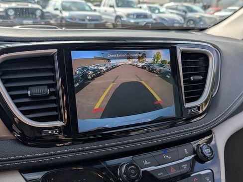 Used 2024 Chrysler Pacifica Limited FWD image 24
