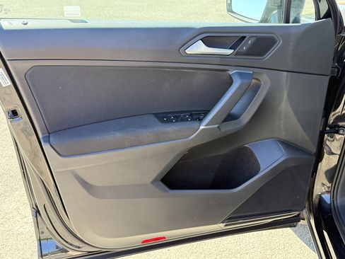 Used 2020 Volkswagen Tiguan S image 32