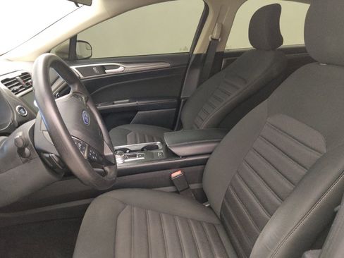 Used 2018 Ford Fusion SE w/ Fusion SE Technology Package FWD image 17