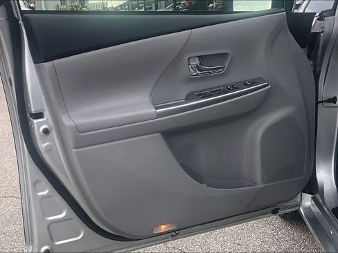 Used 2017 Toyota Prius V Four image 20