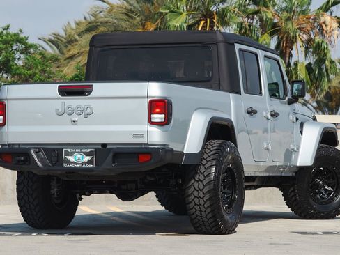 Used 2023 Jeep Gladiator Overland image 3