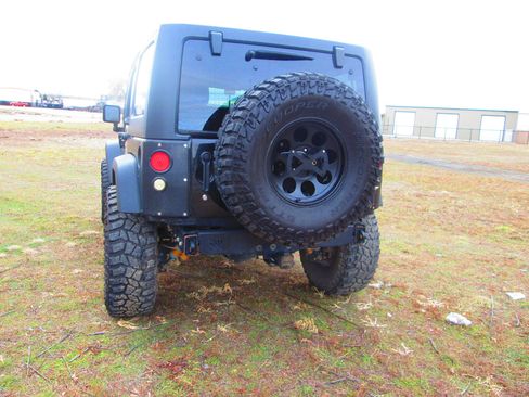 Used 2015 Jeep Wrangler Unlimited Rubicon image 4